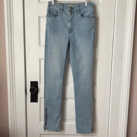 LEVI’S 724 HIGH RISE STRAIGHT BUTTON SHANK LIGHT WASH JEANS - Picture 3 of 12